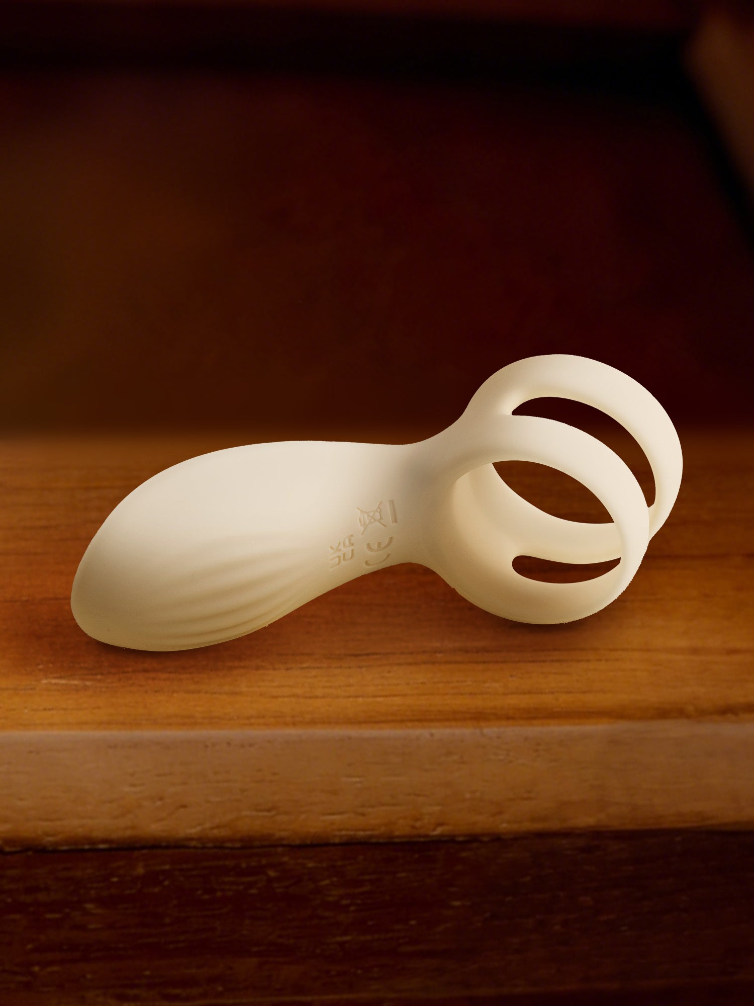 Detachable_wings_of_VIVIFIE_VELORA_Rabbit_sex_toy_on_table