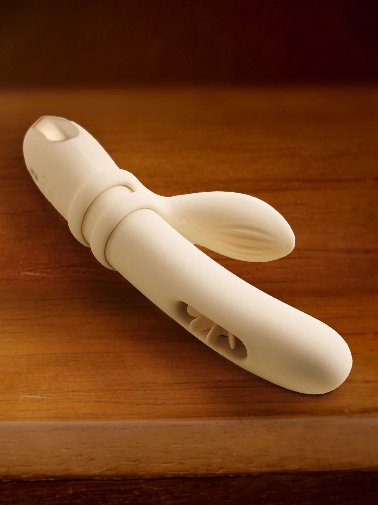 VIVIFIE_VELORA_Rabbit_sex_toy_on_table