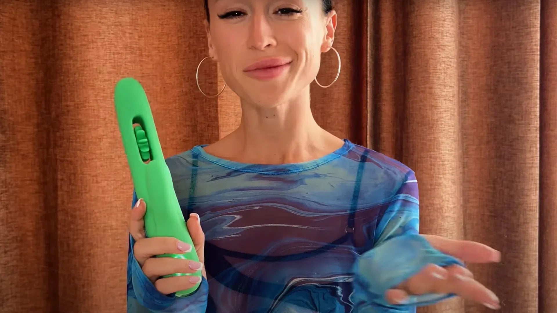 VIVIFIE x Rappi ASMR - Empowering Women with the Vindani Windmill Rabbit Toy